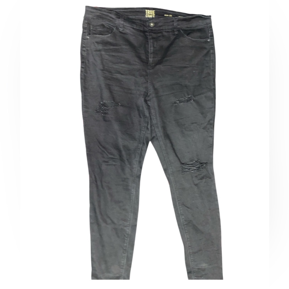 ⭐️ 3/$15 • True Craft • Black • Distressed • Skinny Jeans